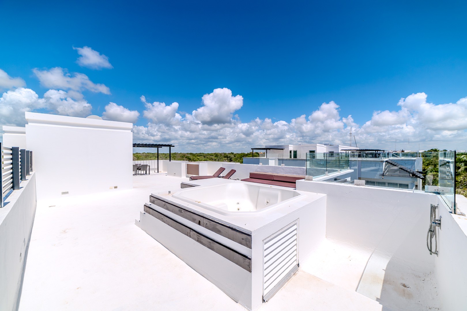 Spacious 2-Bedroom Penthouse with Rooftop in Playa del Carmen