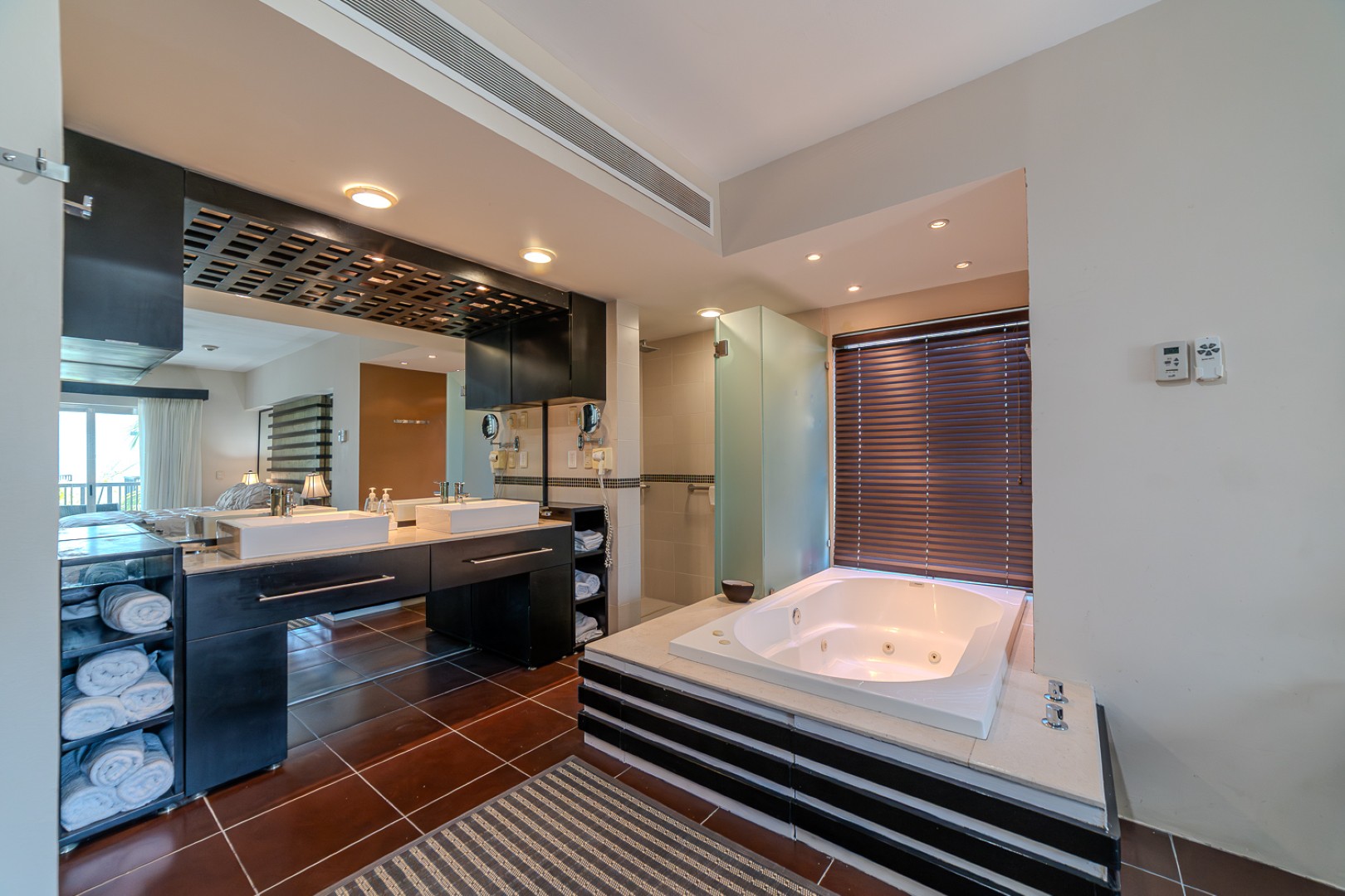 Spacious 2-Bedroom Penthouse with Rooftop in Playa del Carmen