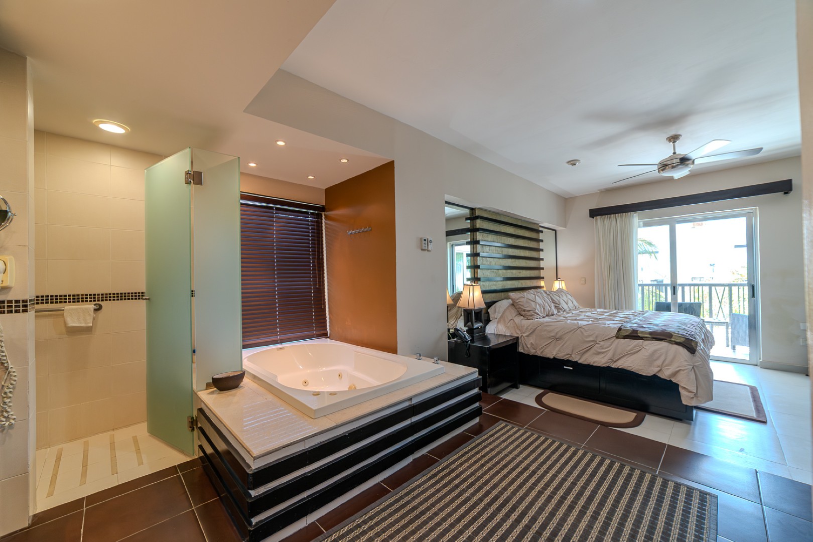 Spacious 2-Bedroom Penthouse with Rooftop in Playa del Carmen