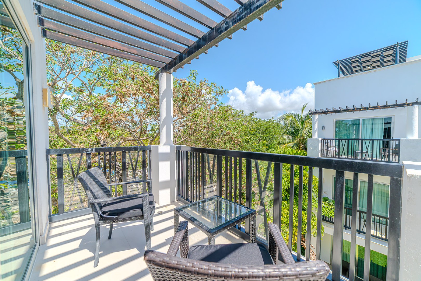 Spacious 2-Bedroom Penthouse with Rooftop in Playa del Carmen
