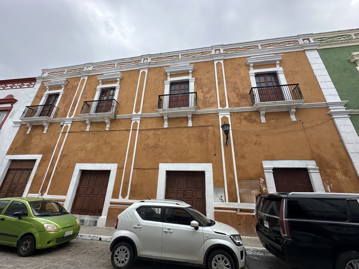 53819 Colonial Building in Campeches Historic  - Home