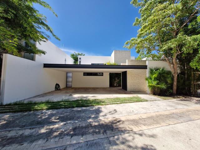 House for sale in Cholul, Mérida with a pool and spacious living