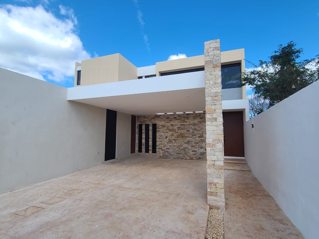54030 Luxury residence with pool and spacious areas in Temozón  - Home