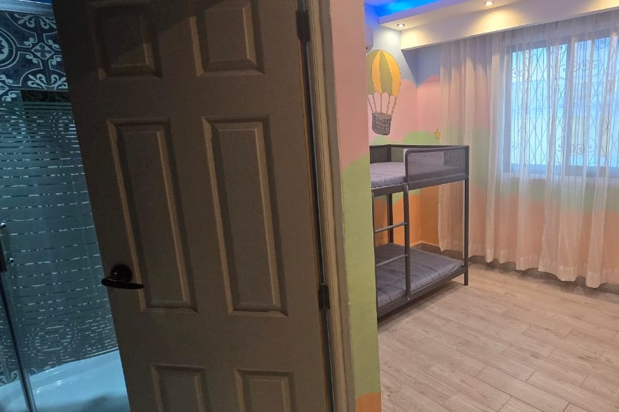 3-Bedroom Property with Restaurant and Apartment