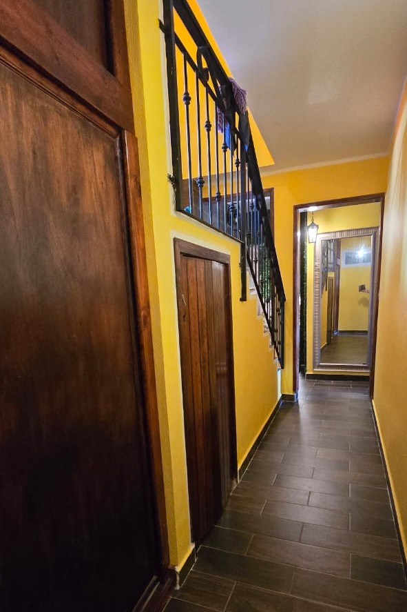 3-Bedroom Property with Restaurant and Apartment