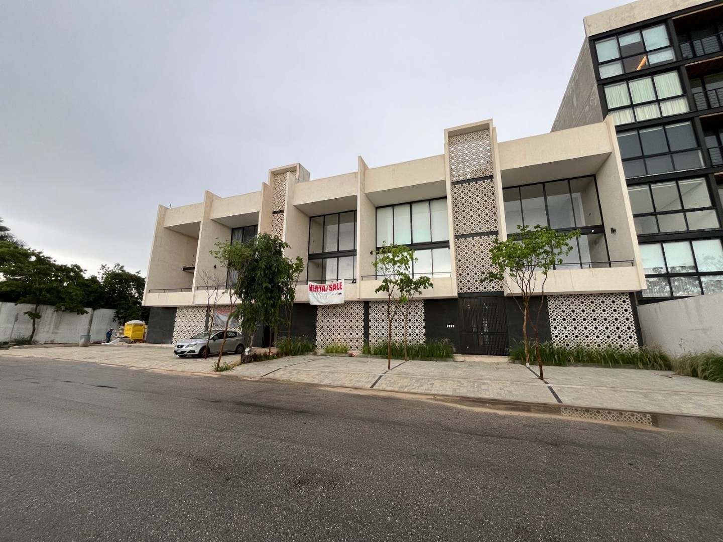 54284 Modern 2-bedroom condo with terrace and private  - Condo