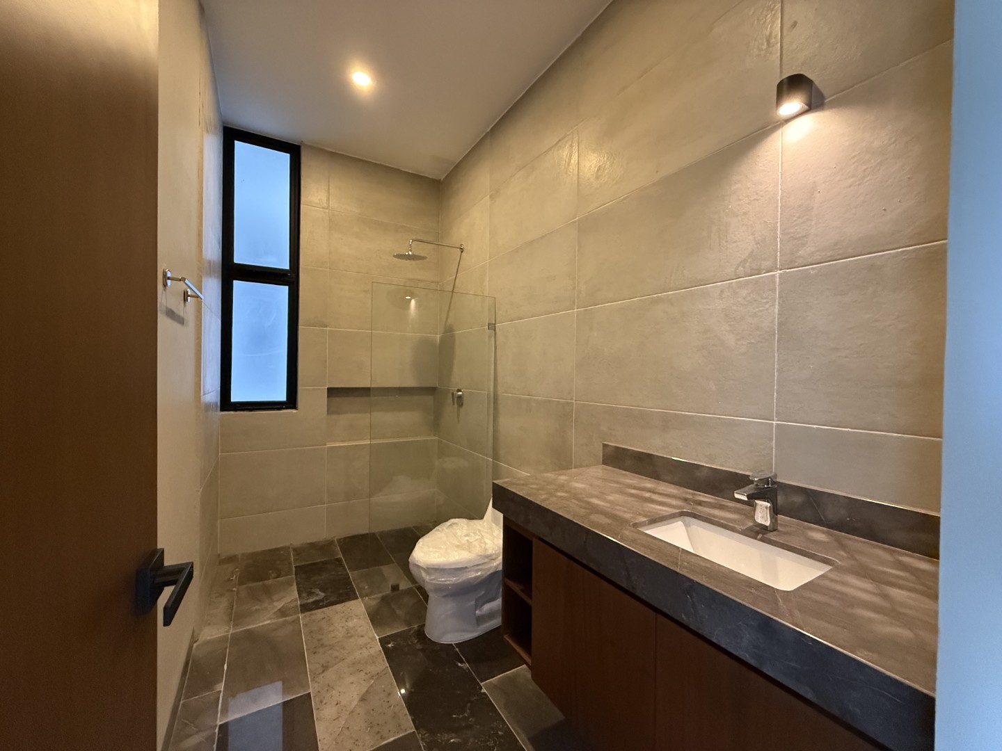 Modern 2-bedroom condo with terrace and private pool