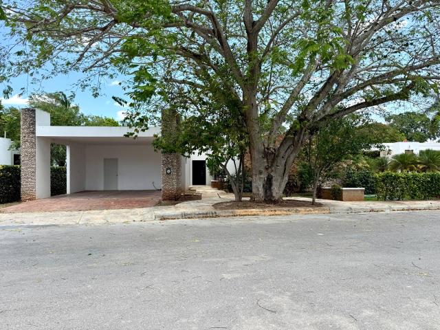 3-Bedroom house with large garden in gated community