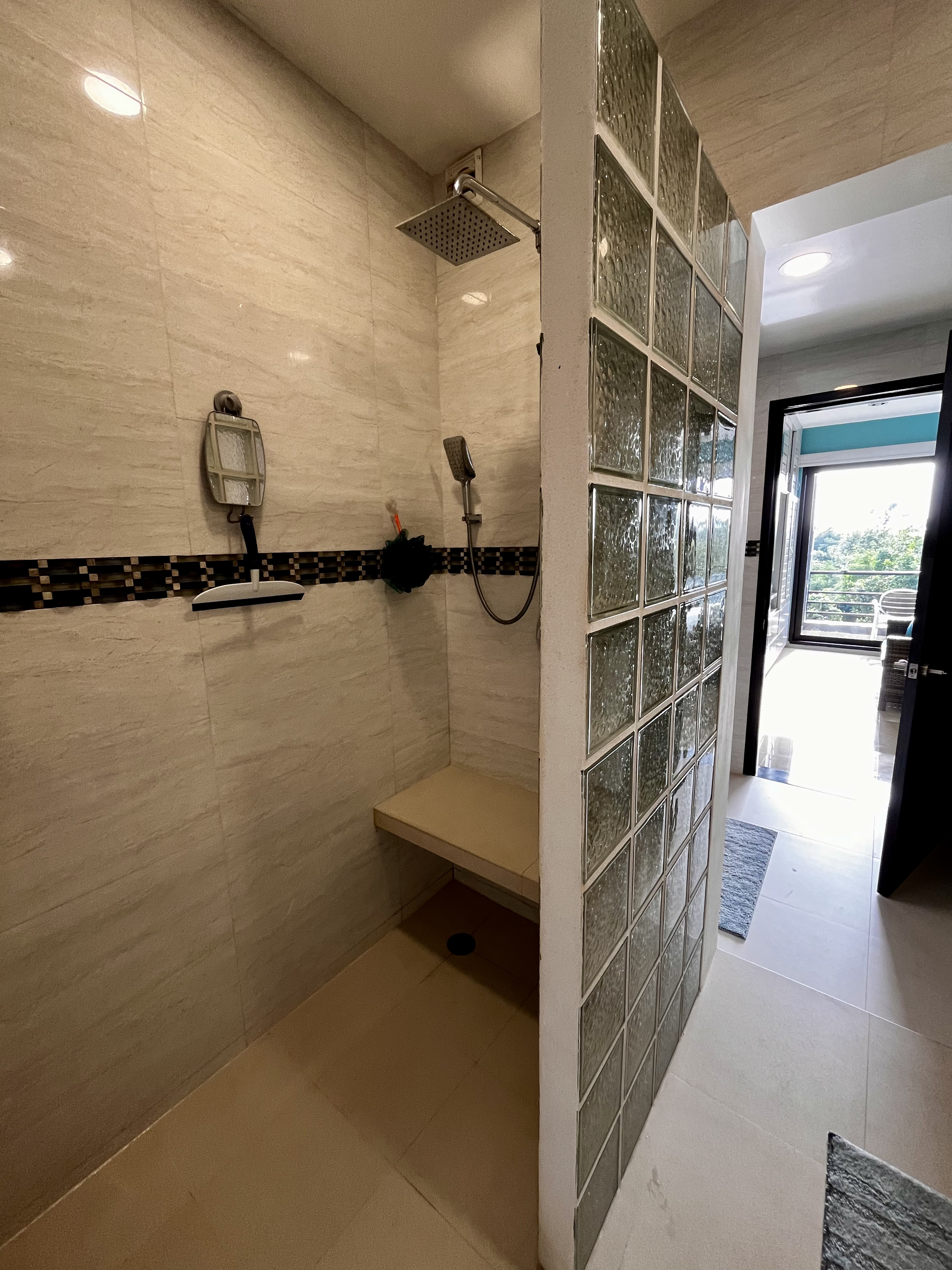 2 bedroom condo in a super location