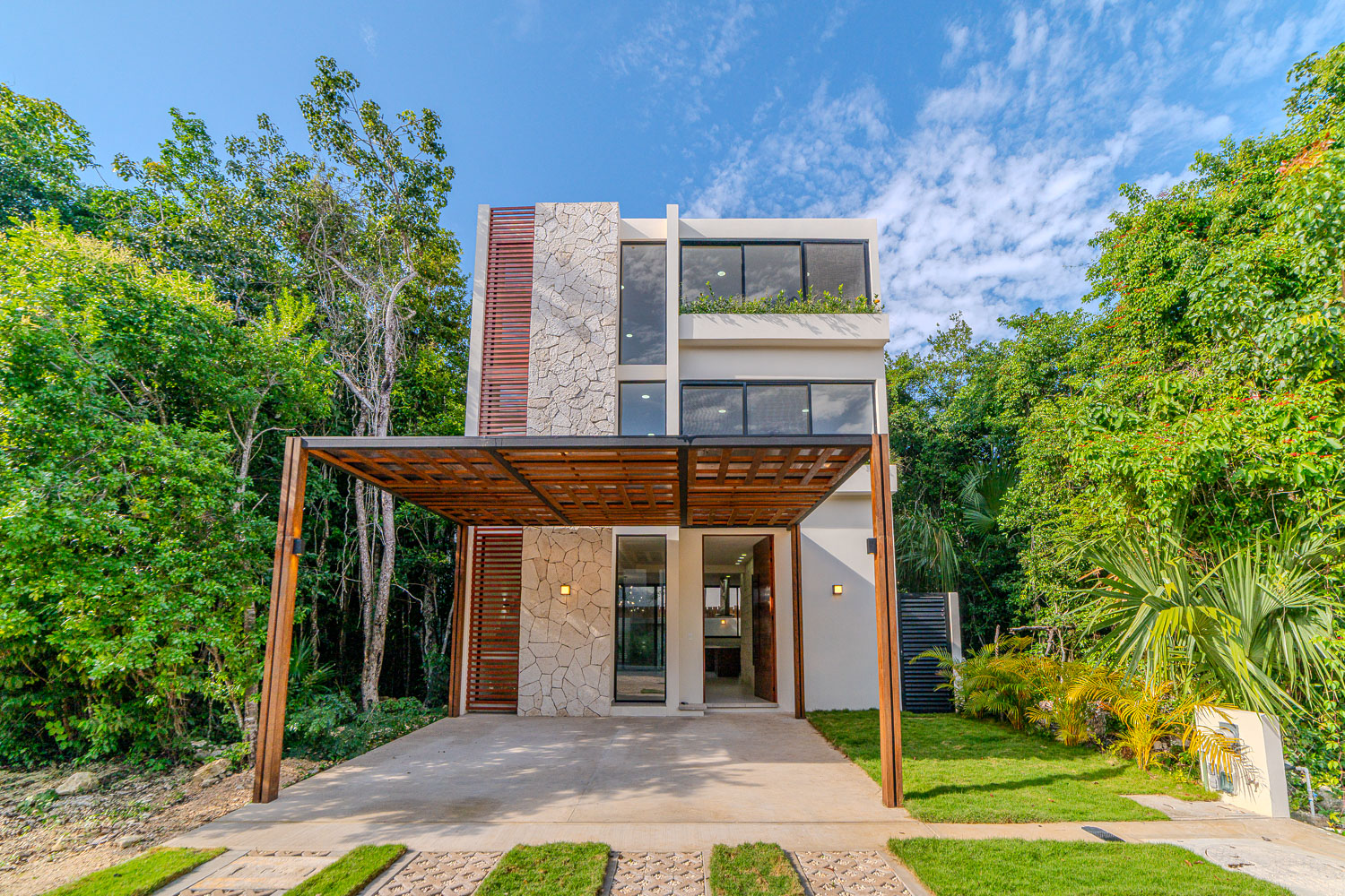 55186 3 bedroom house for sale in Senderos  - Home