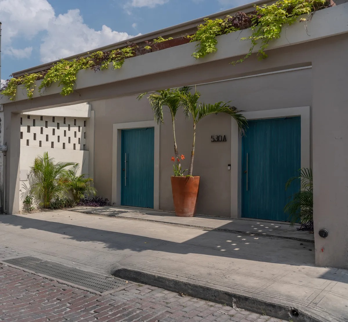 3 Bed House with a rooftop, fully equipped and ready to move in