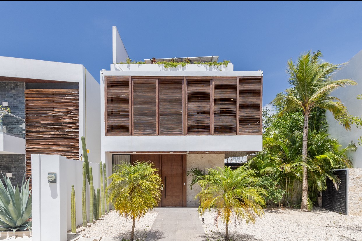 Exclusive and private home in Aldea Premium