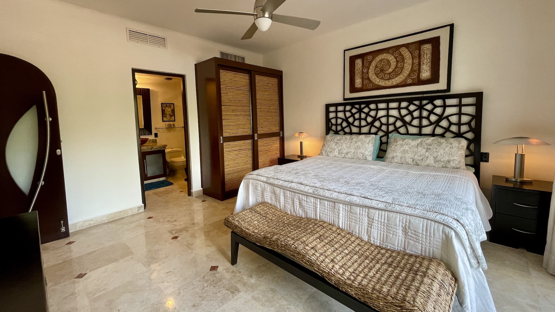 Beautiful 3-bedroom condo with ocean views