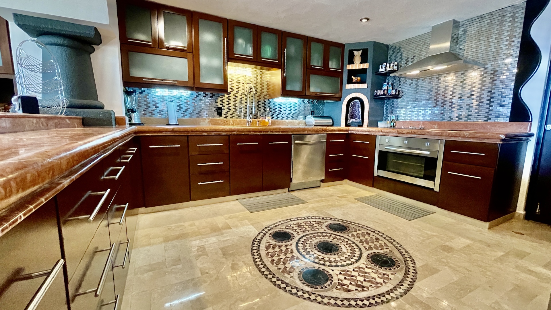 Beautiful 3-bedroom condo with ocean views