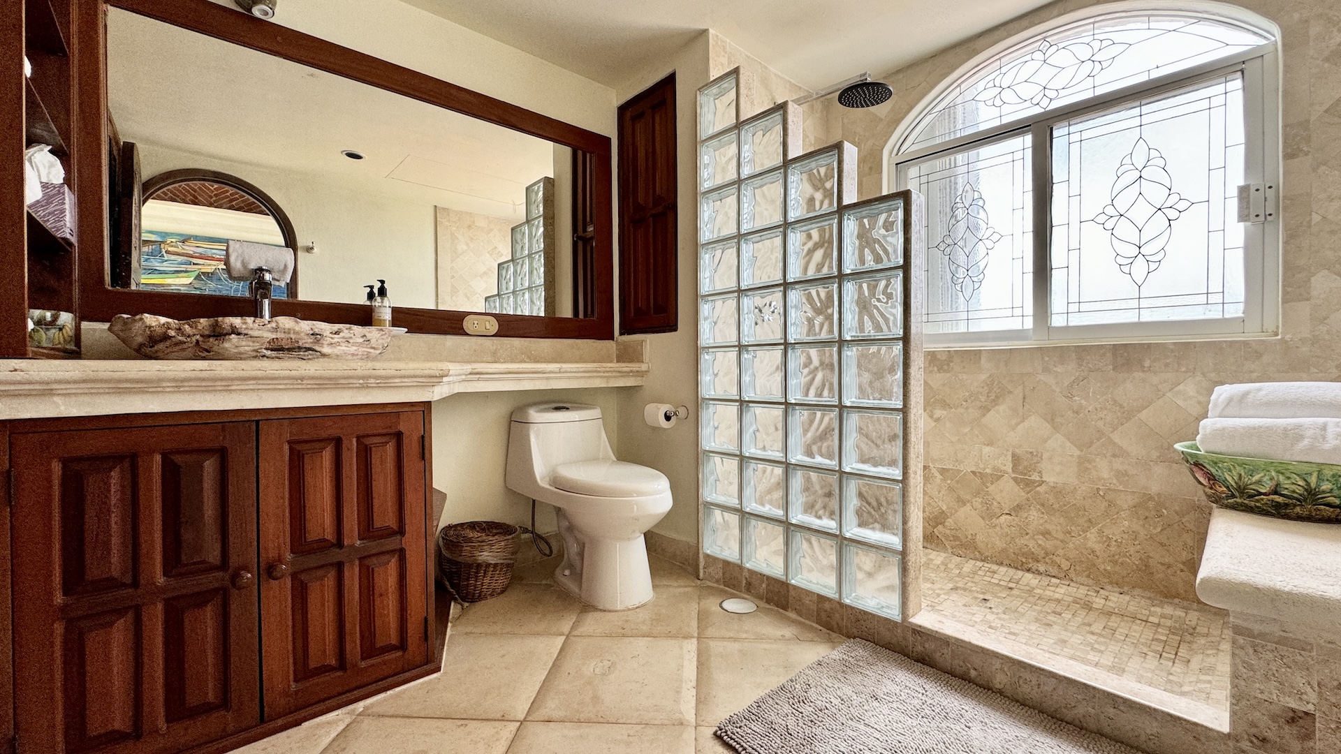 Beautiful oceanfront penthouse for sale