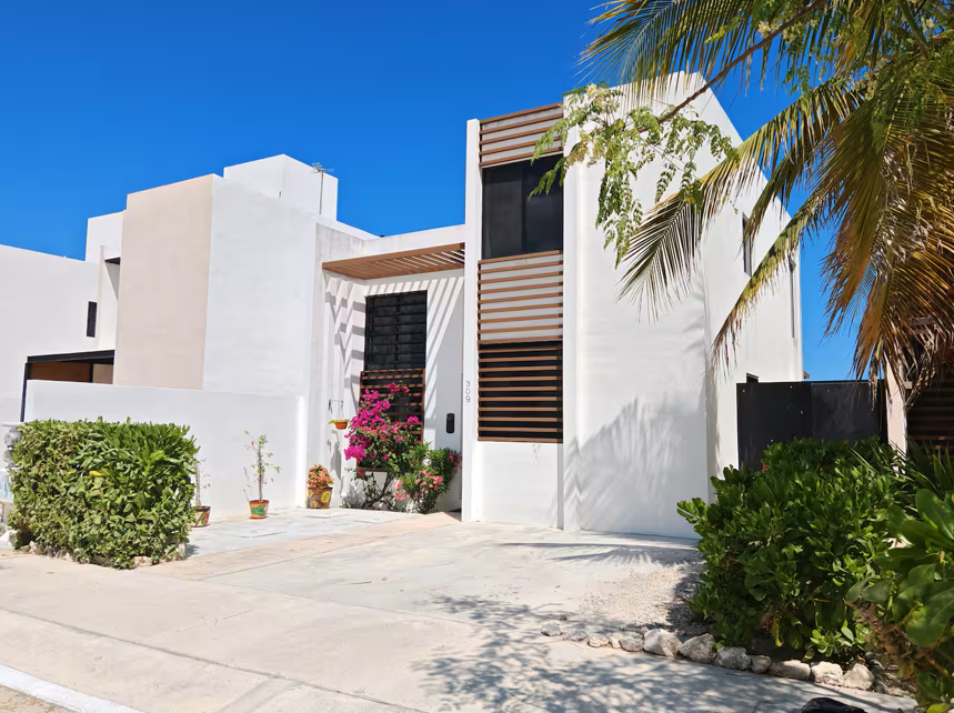 2 bedroom home in Chelem just steps from the beach