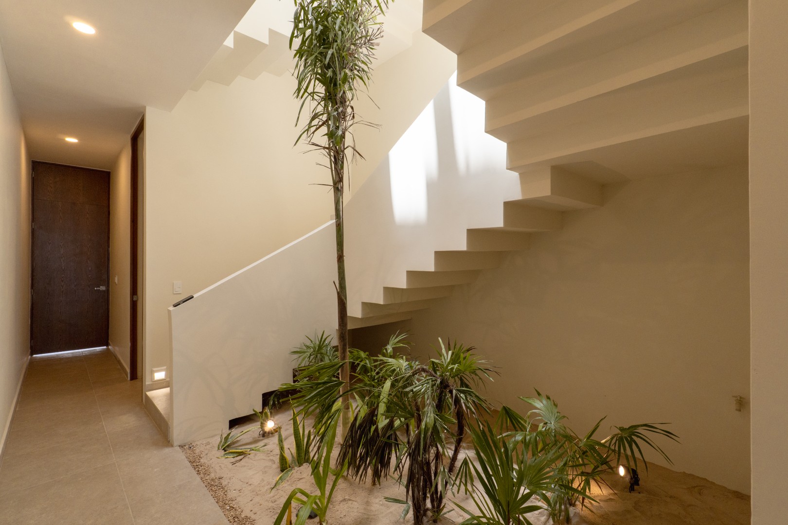 4 bedroom beachfront beach home in Chelem, front row