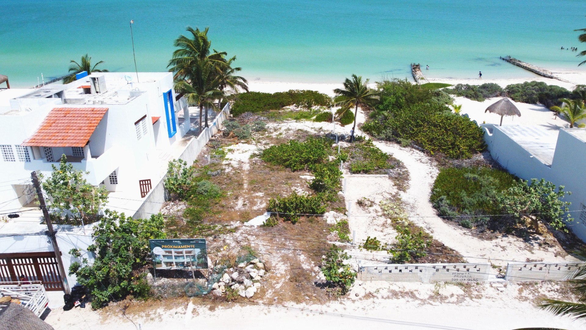 4 bedroom beachfront beach home in Chelem, front row