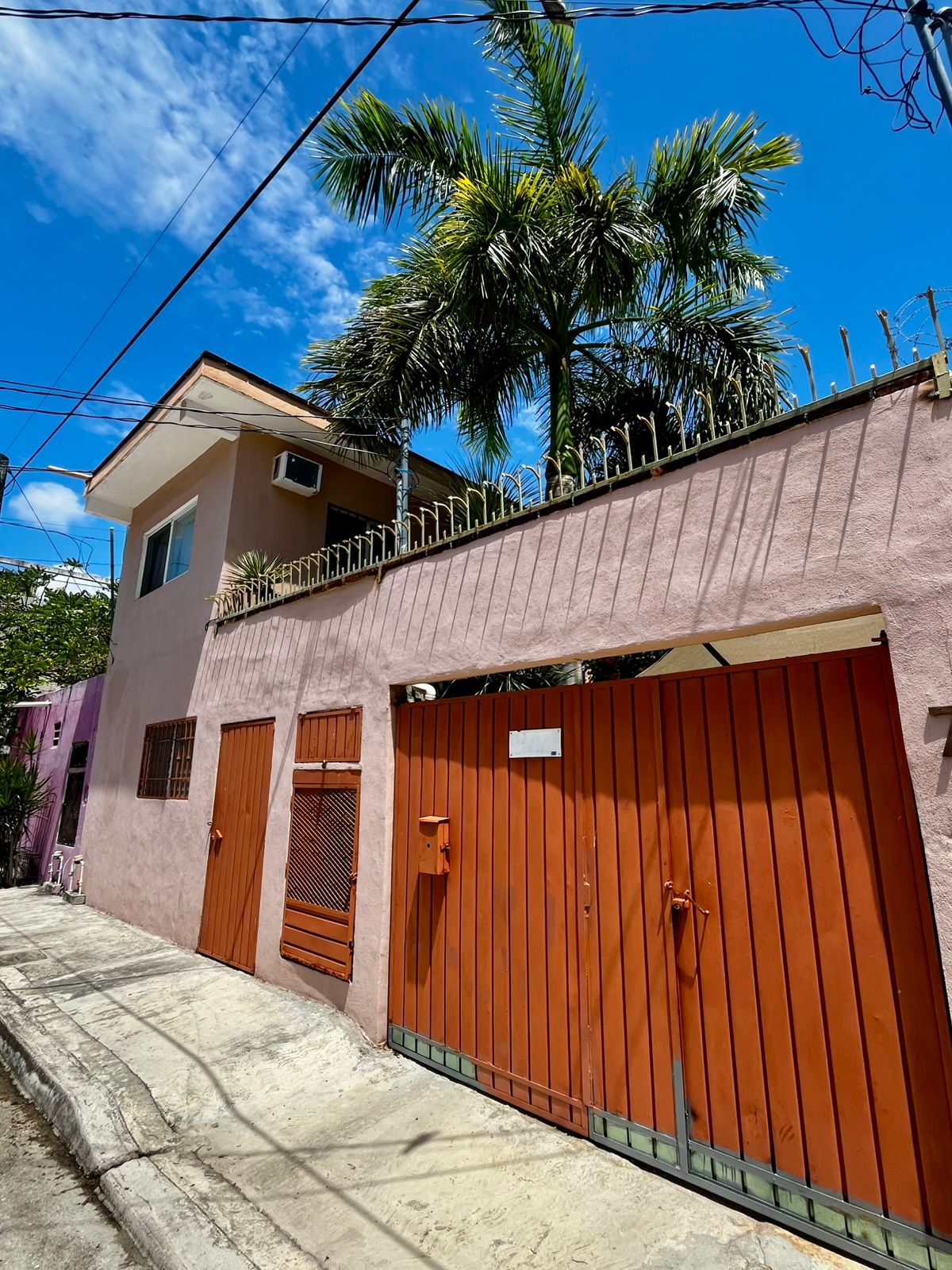 House with 5 independent units, ideal for investment