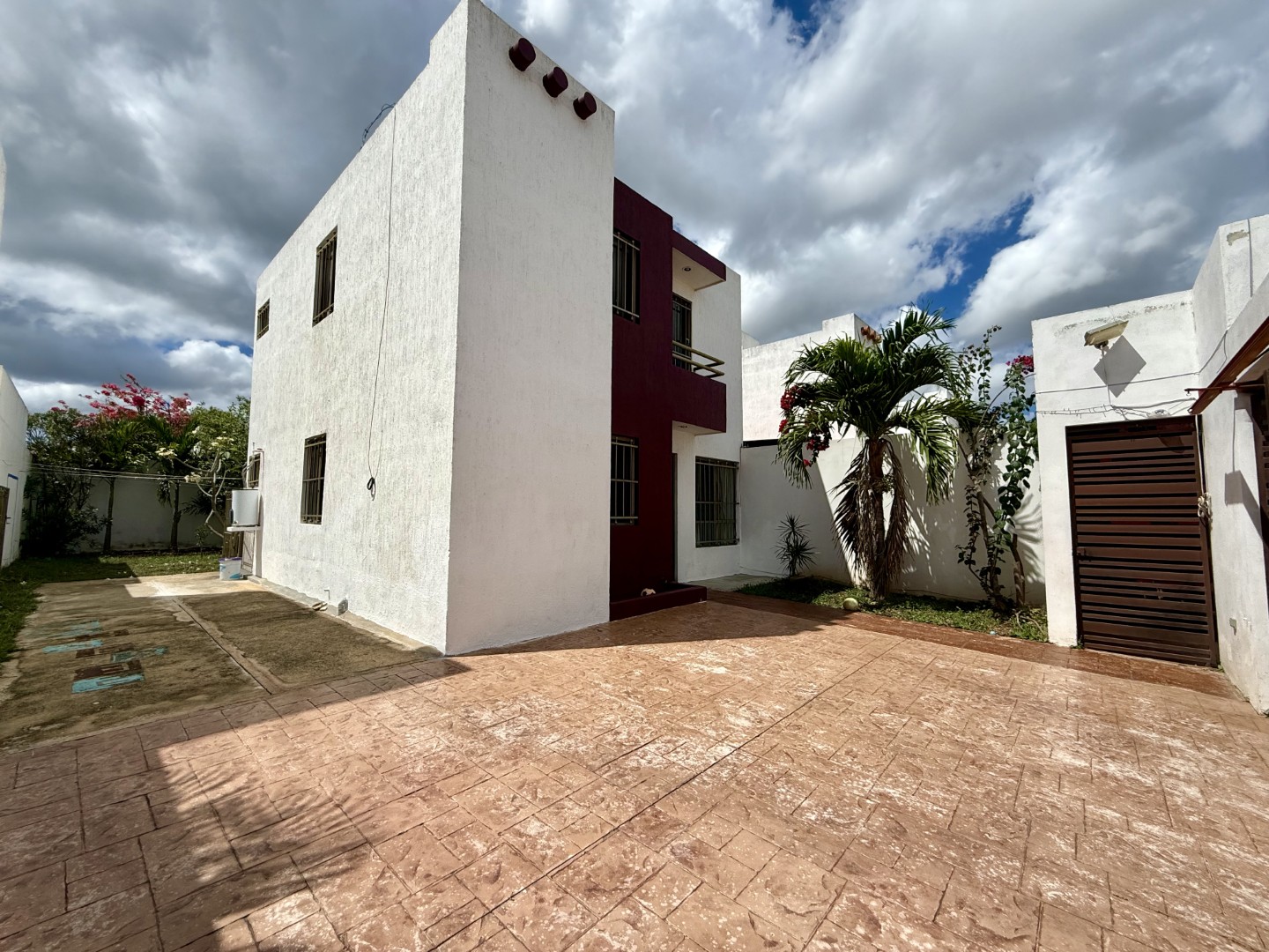 58854 3 Bedroom House with Spacious Backyard in  - Home