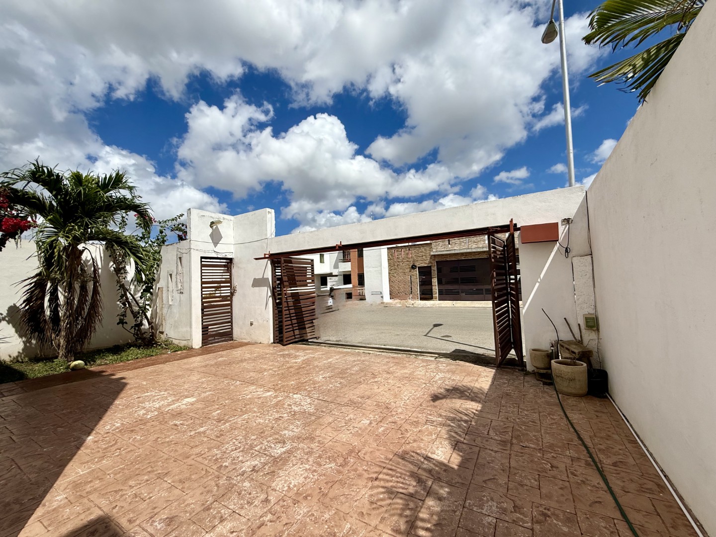 3 Bedroom House with Spacious Backyard in Mérida