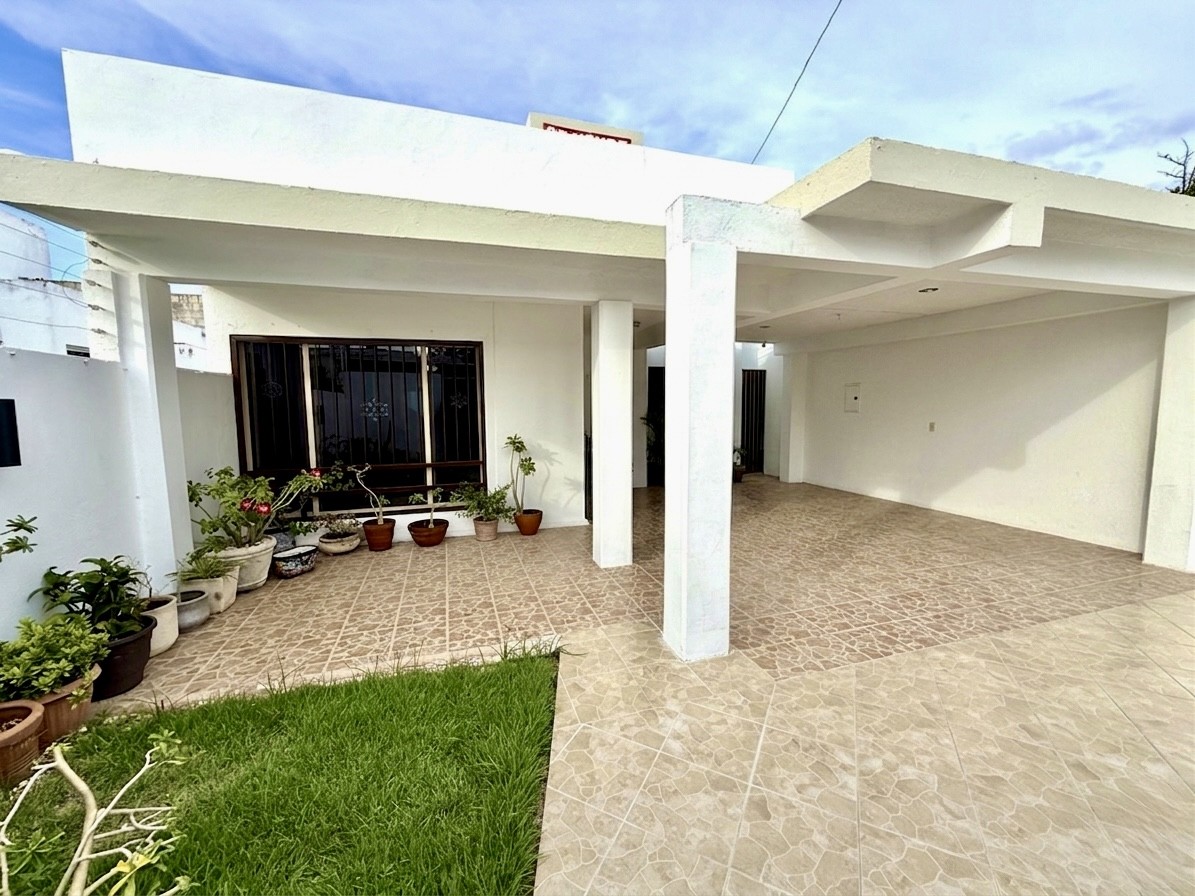 3 Bedroom Home with Pool in García Ginerés, Mérida