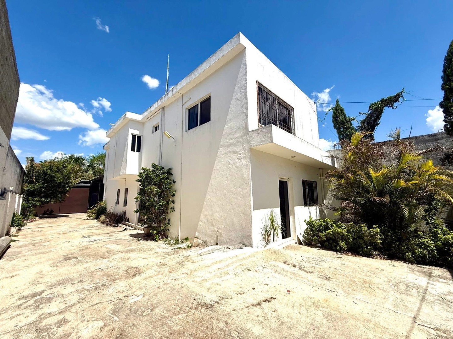 58938 3 Bedroom Home with Spacious Backyard in Miraflores,  - Home