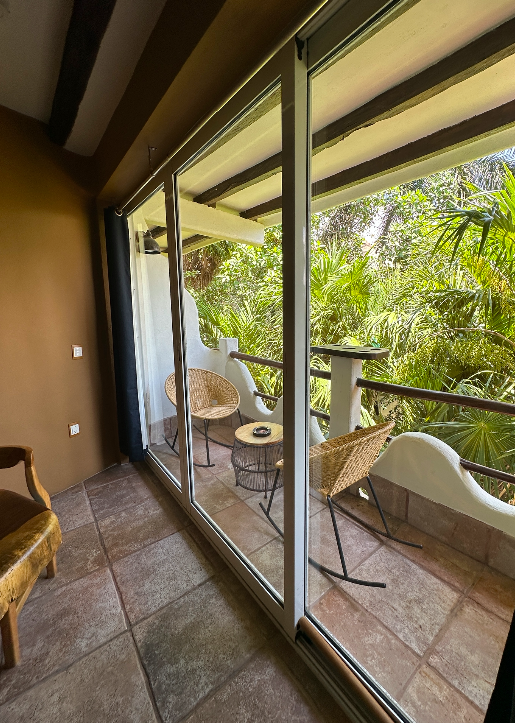 Jungle views Studio excellent rental unit close to the beach