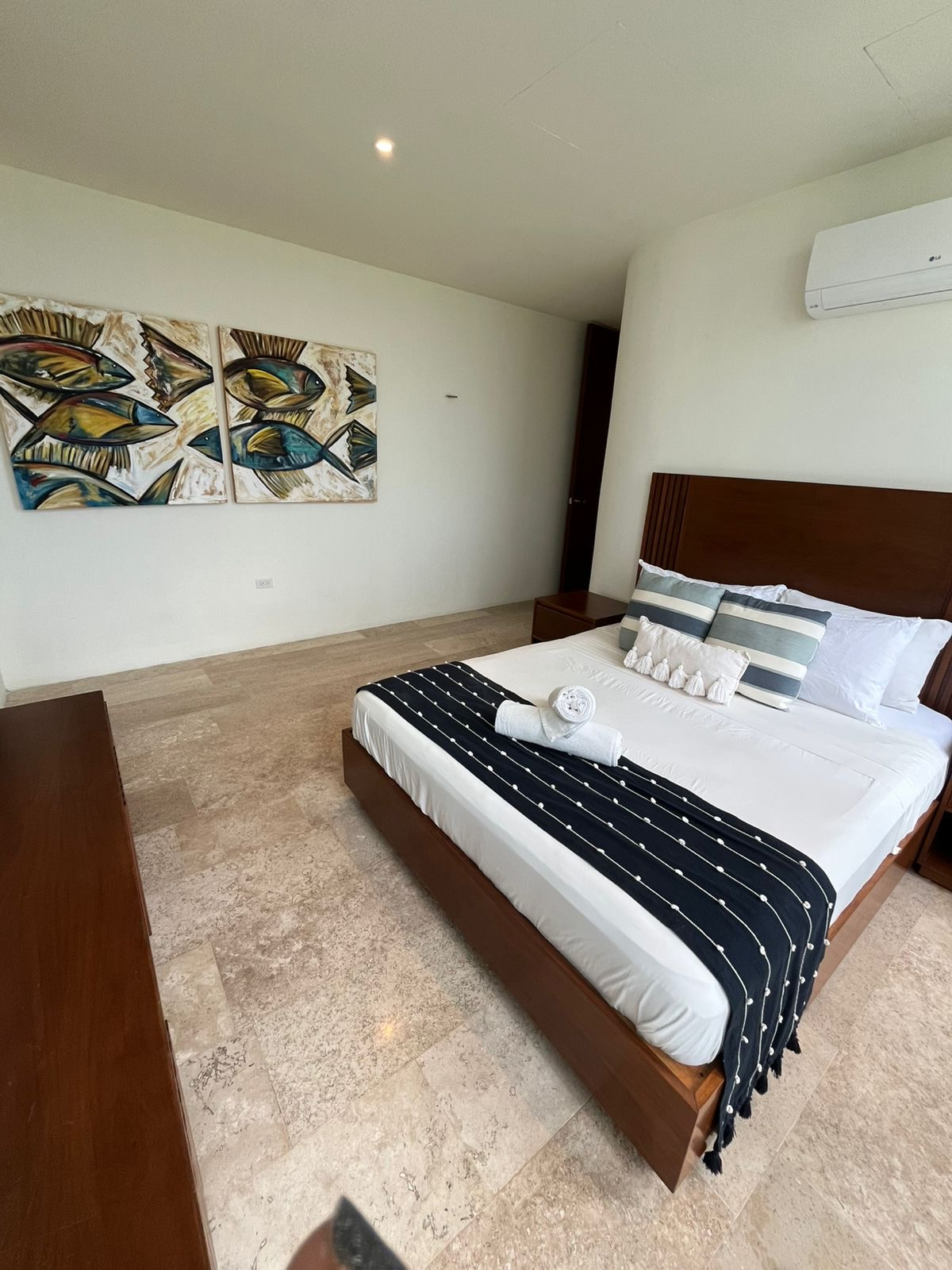 3 Bedroom Furnished Condo with Sea View