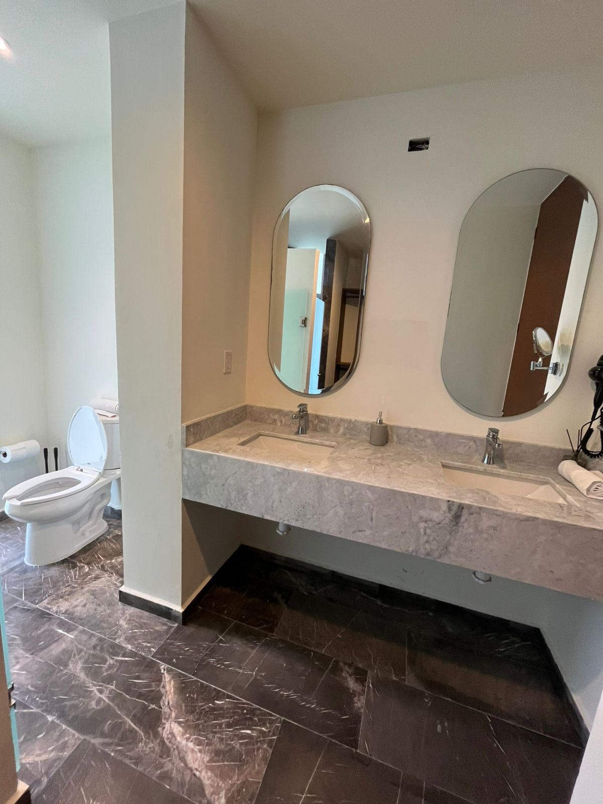 3 Bedroom Furnished Condo with Sea View