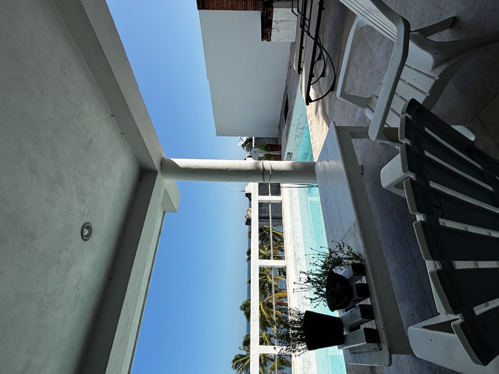 Beachfront Road-to-Road Home in San Lorenzo